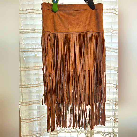 Adorable Western Skirt with Tassels - Picture 2 of 3